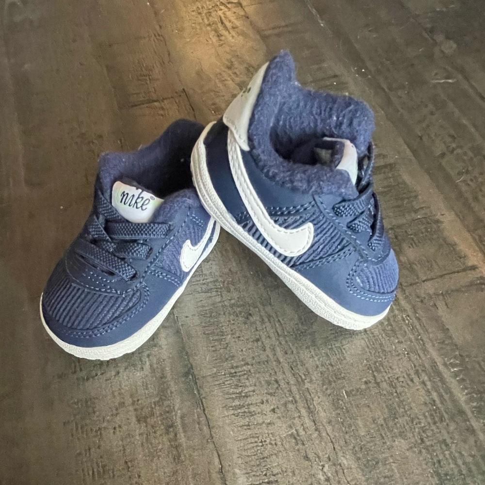 NWOT- Nike baby crib shoes, boys size 2C. $25. New w/out Tags - Never Worn.